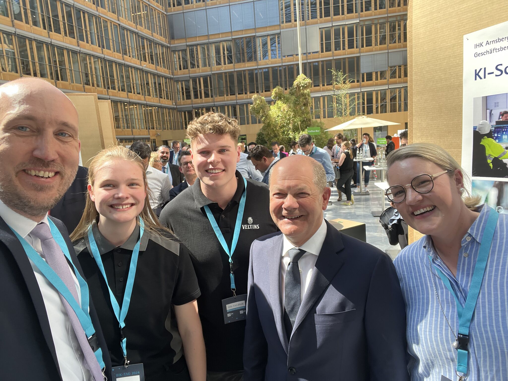 KI-Scouts treffen Bundeskanzler Scholz in Berlin